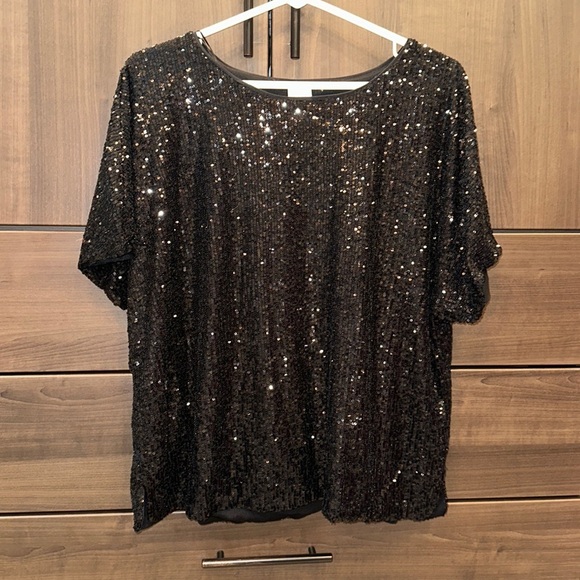 Tops - ✨ H&M black sequin top size L